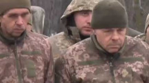 Украинската армия се пука по шевовете