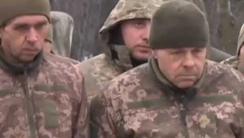 Украинската армия се пука по шевовете
