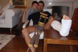 Комерс: Бареков прави пи-ар дори от счупения си крак !