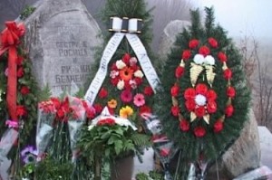 Паметникът на сестри Белнейски в местността Грамадите