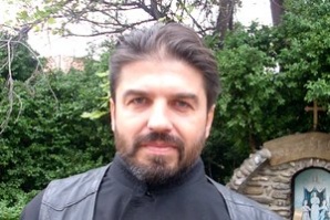 Отец Силвестър от храма "Света София" в Сливен