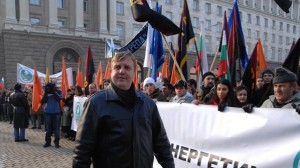 Красимир Каракачанов обвини управниците в корупция
