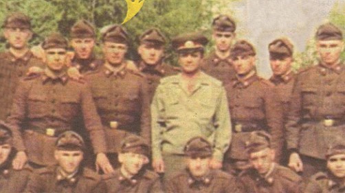 Новобранецът Георги Илиев (на горния ред, четвъртият отляво надясно) карал военна служба на стадион „Георги Аспарухов", преди да бъде осъден от Военния съд през 1985-а за групово изнасилване