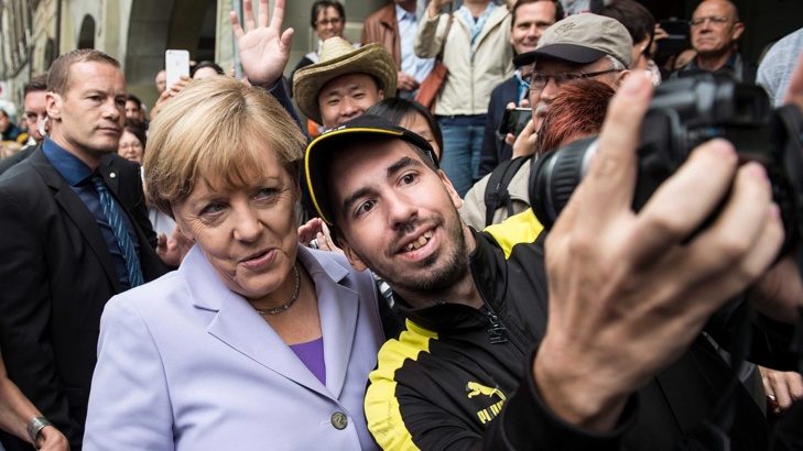 Меркел бежанци