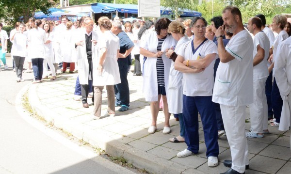 лекари протест
