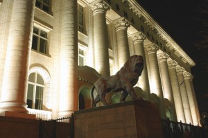 В тъмнината на правосъдната ни система алчни прокурори и съдии трупат милиони!