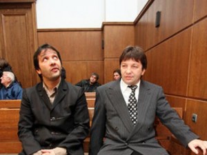 маргини Демби предал Маргините на полицията през 2005