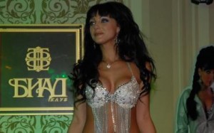 емануела Емануела ще пази леглото вкъщи