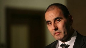 цветанов бомбата пред галерия Цветанов бил зает да спасява пазарджишка мутра наречена Тото