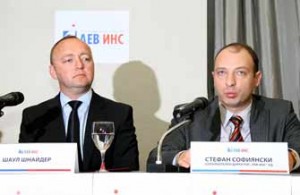 застраховки Компанията се отрече да има връзки с Трактора