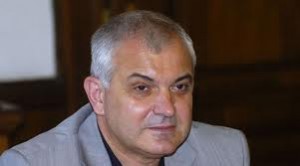 адвокат нотев Явор Нотев ползвал приемната за офис