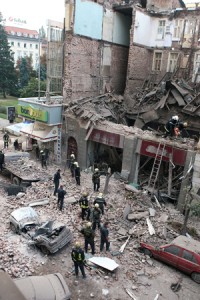 улица леге алабин Сградата на "Леге" и "Алабин" премаза две момичета