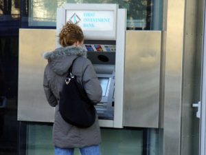 студентки банкомати