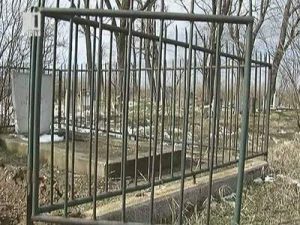 Гроб с метални решетки