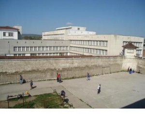 болница