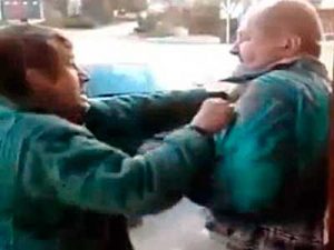 Пенсионери се сбиха за евтини банички