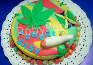 Наркоман хранил баба си с марихуана