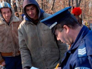 Глобиха циганка с 10 бона за лъжа