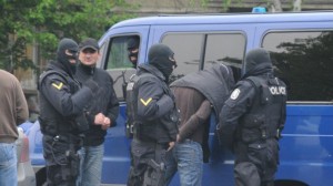 Наркоман удуши баба си за пари