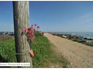 Признателните англичани оставили букет в памет на нашенеца