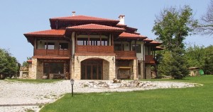 къща
