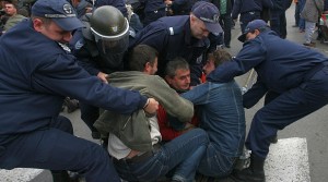 Правителството на ГЕРБ реши да спре протестите с брутално насилие