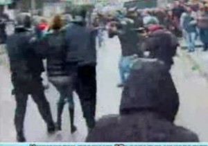 Масов бой между полиция и протестиращи