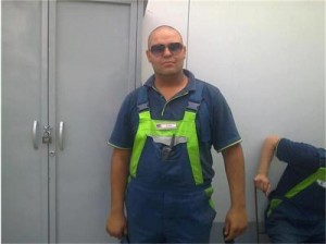 Изродът Емил Азов