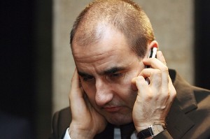 Цветанов обича да слуша телефона