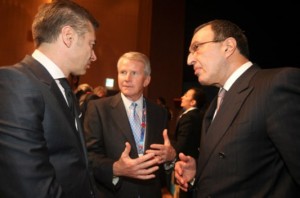 Стамен Станчев (вляво) в приятелски разговор с президента Петър Стоянов и Реймънд Лейн, член на съвета на „Спешъл Олимпикс Интернешънъл"