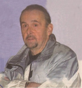 Валентин Димитров в съдебната зала. Бившият шеф на „Топлофикация" е облечен като прошляк в невзрачно яке, закупено от улична сергия