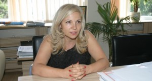 Бившата кметица Антоанета Апостолова е щедра към хора от ГЕРБ