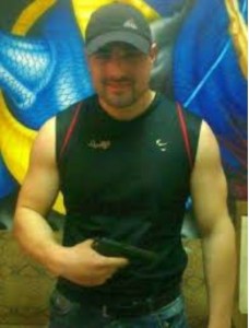 Димитър Харалампиев - Рочата, сниман преди години. Преди дни морският главорез нахълта с 20 мутри в чалга дискотека в Бургас, за да налага наркомонопол от името на Митьо Очите