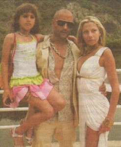 Киро с дъщеря си и годеницата си Лина