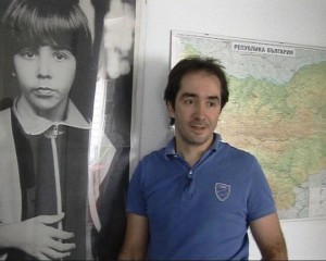 Днес Веселин Прахов живее в Испания, където има магазин за компютърни технологии