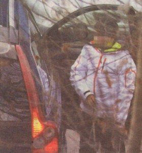 Атанасова качи момчето ни задната седалка на автомобила и двамата потеглиха към тенис корта, където хлапето тренира.