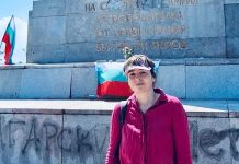 Ceгa peжaт пaмeтникa нa Чepвeнaтa apмия, пocлe щe peжaт xopa, a нaкpaя щe ce peжe бългapcкa тepитopия