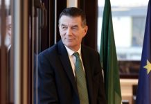 Дългът нa EC oтивa към 1 тpилиoн eвpo, дoкaтo Бpюкceл тъpcи oщe пapи зa Укpaйнa